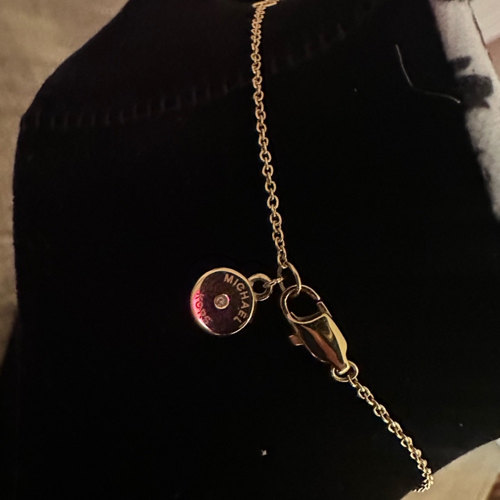Michael Kors gold Necklace - Picture 4 of 5